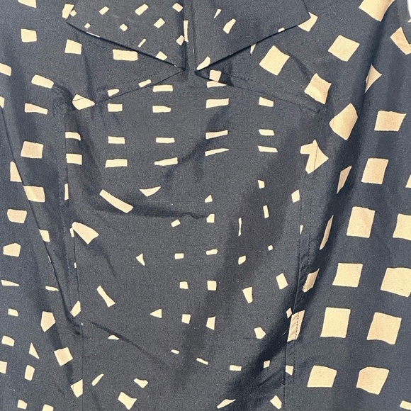 Trina Turk 100% Silk Sleeveless Top Black and Tan with Side‎ Zip Key Hole Button - Picture 4 of 6